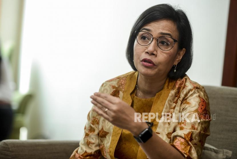Menteri Keuangan Sri Mulyani memberikan paparan saat wawancara khusus bersama Republika di Jakarta, Kamis (17/10).