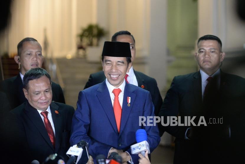 Pengumuman Kabinet. Presiden Joko Widodo menjawab pertanyaan wartawan usai pelantikan Presiden di Istana Merdeka, Jakarta, Ahad (20/10/2019).