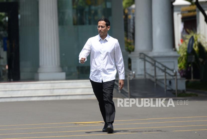 Nadiem Dipanggil Presiden Joko Widodo. Founder Gojek Nadiem Makarim dipanggil Presiden Joko Widodo di Istana Kepresidenan, Jakarta, Senin (21/10).