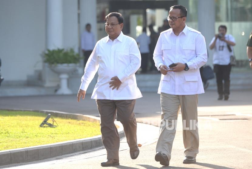 Bertemu Presiden Jokowi. Ketum Gerindra Prabowo Subianto (kiri) bersama Waketum Gerindra Edhy Prabowo tiba di Istana Kepresidenan untuk bertemu Presiden Joko Widodo, Jakarta, Senin (21/10).