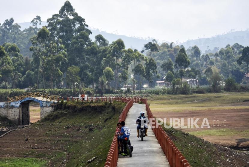 Obyek wisata Situ Cileunca di Pangalengan, Kabupaten Bandung kerap menjadi rute off road bagi para petualang. (Ilustrasi)
