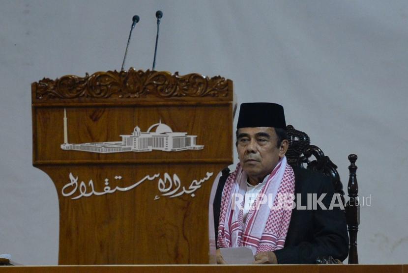 Menteri Agama Fachrul Razi menjadi khatib shalat jumat di Masjid Istiqlal, Jakarta, Jumat (1/11).