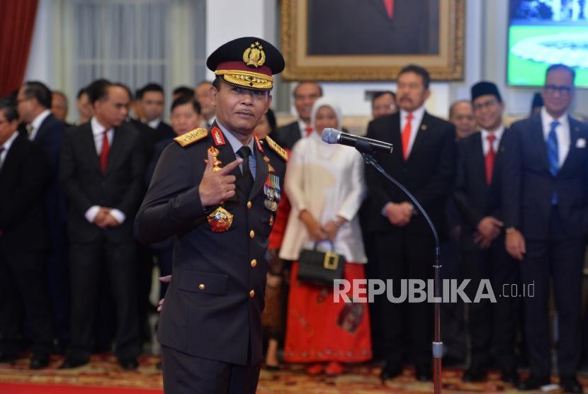 Kapolri Jenderal Polisi Idham Aziz saat dilantik Presiden Joko Widodo di Istana Merdeka, Jakarta, Jumat (1/11).