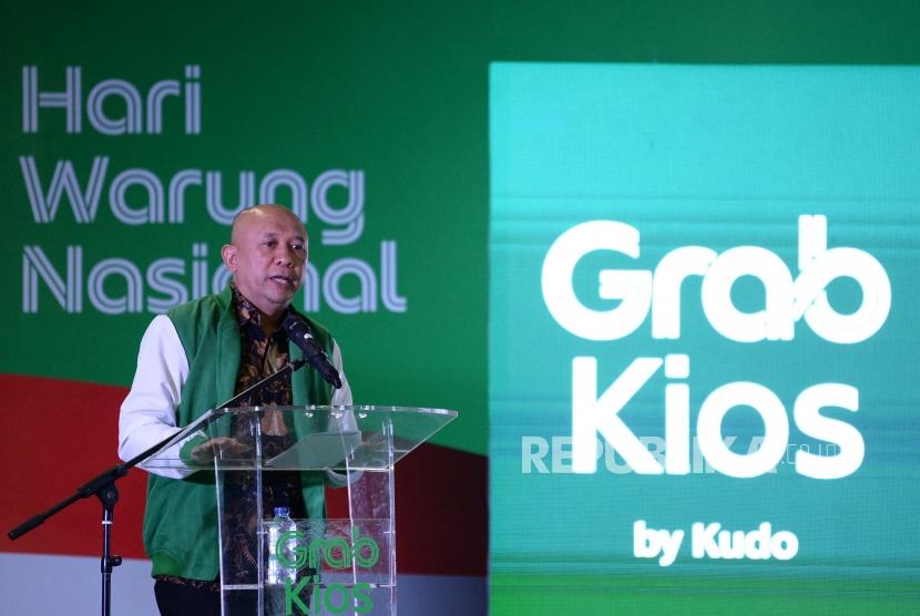 Menteri Koperasi dan Usaha Kecil dan Menengah Teten Masduki  memberikan sambutan pada peresmian Hari Warung Nasional sekaligus peluncuran GrabKios di Jakarta, Kamis (7/11).