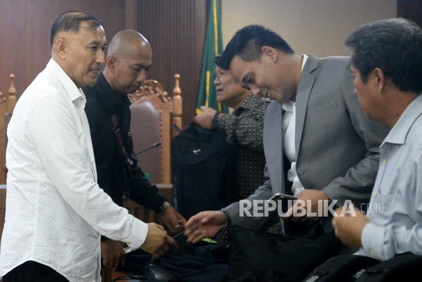Terdakwa kasus korupsi e-KTP Markus Nari usai menjalani sidang pembacaan putusan di Pengadilan Tipikor, Jakarta, Senin (11/11).