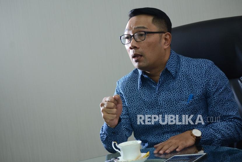 Gubernur Jawa Barat Ridwan Kamil saat di wawancarai oleh Harian Umum Republika di Kantor BJB Precious, Kuningan, Jakarta, Selasa (12/11/2019).