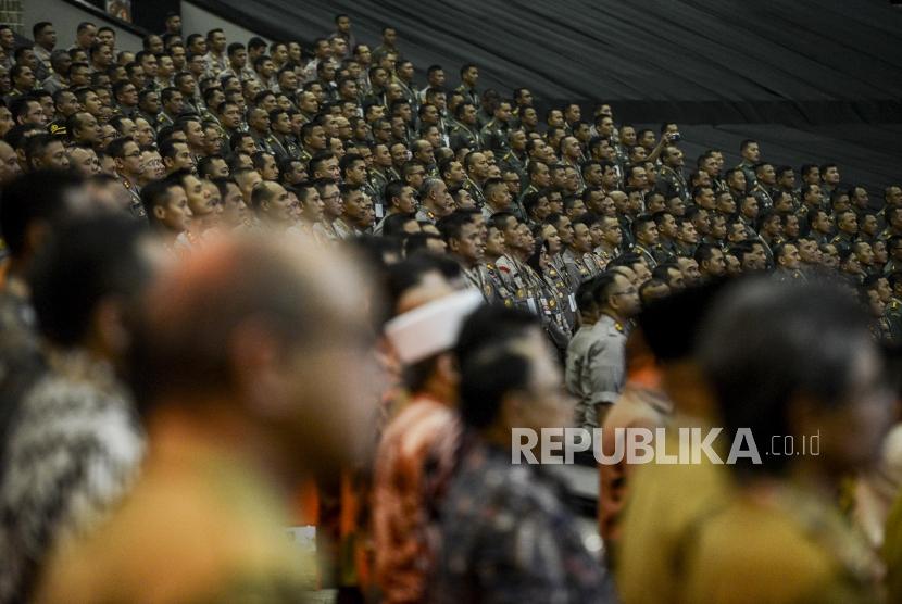 Sejumlah peserta saat mengikuti acara Rapat Koordinasi Nasional (Rakornas) pemerintah pusat dan Forum Komunikasi Pimpinan Daerah (Forkopimda) 2019 di Sentul International Convention Center, Bogor, Jawa Barat, Rabu (13/11).