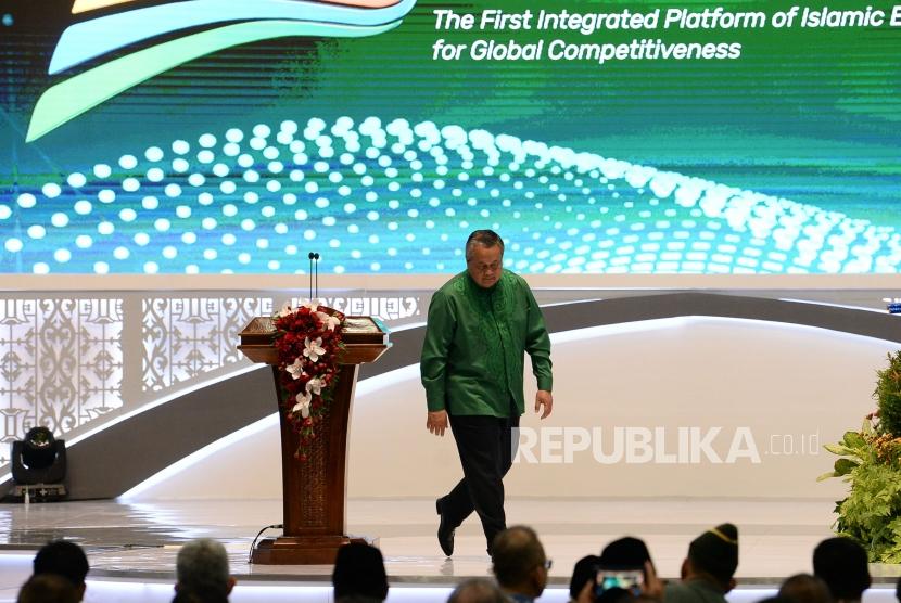 ISEF 2019: Gubernur Bank Indonesia (BI) Perry Warjiyo usai memberikan sambutan pada pembukaan Indonesia Sharia Economic Festival (ISEF) ke-6 di Jakarta Convention Center,Senayan, Rabu (13/11).