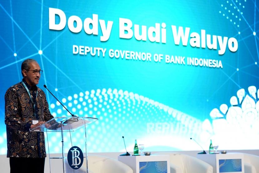 Deputi Gubernur BI Dody Budi Waluyo memberikan sambutan pada acara Indonesia Halal Tourism Conference dalam rangkaian kegiatan Indonesia Sharia Economic Festival (ISEF) 2019 di JCC, Senayan, Jumat (15/11).