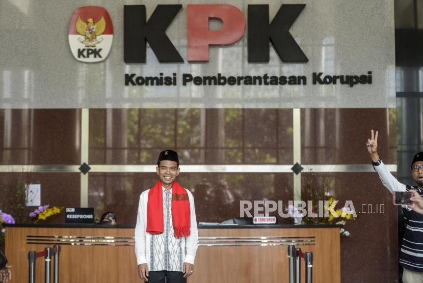 Ustaz Abdul Somad usai memberikan kajian tausiyah di Gedung KPK, Jakarta, Selasa (19/11).
