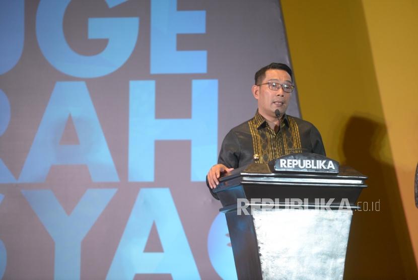 Gubernur Jawa Barat Ridwan Kamil menyampaikan sambutan pada malam Anugerah Syariah Republika 2019 di Hotel JW Mariott Jakarta, Selasa (19/11).