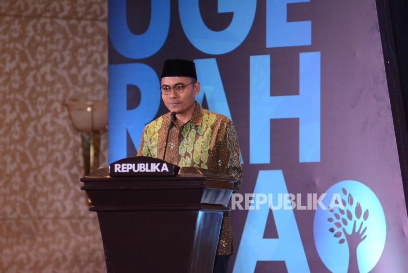 Pemimpin Redaksi Republika Irfan Junaidi menyampaikan sambutan pada malam Anugerah Syariah Republika 2019 di Hotel JW Mariott Jakarta, Selasa (19/11).