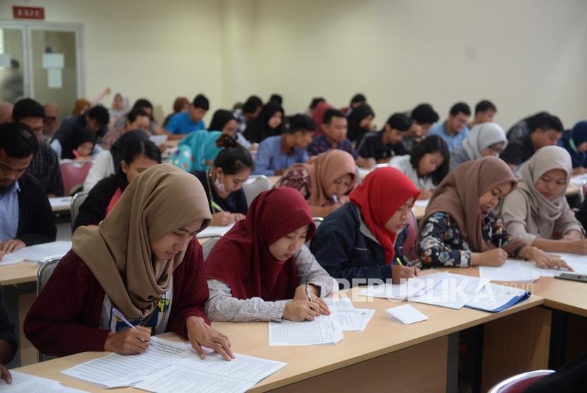 BKD Bali mencatat hingga Rabu (27/11) lebih dari 15 ribu orang yang mendaftar CPNS.