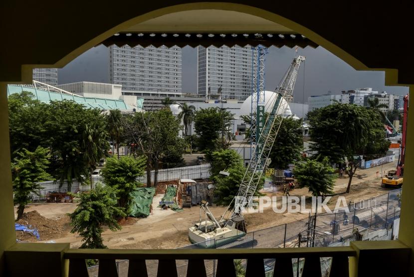 Suasana pembangunan revitalisasi kawasan Taman Ismail Marzuki (TIM) 