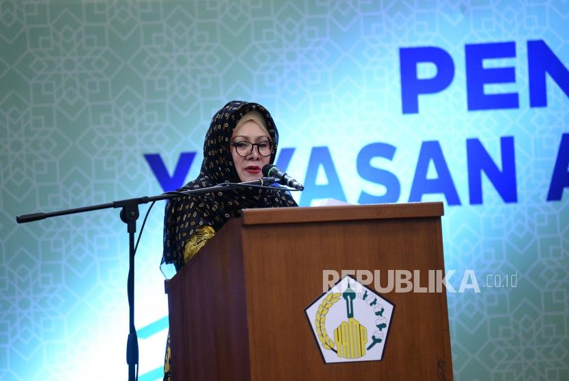 Perwakilan keluarga pendiri Yayasan Amalbakti Muslim Pancasila (YAMP) Hj. Siti Hardiyanti Rukmana memberikan sambutan pada acara Penghargaan Masjid Yayasan Amalbakti Muslim Pancasila terbaik 2019 di Jakarta, Kamis (28/11).