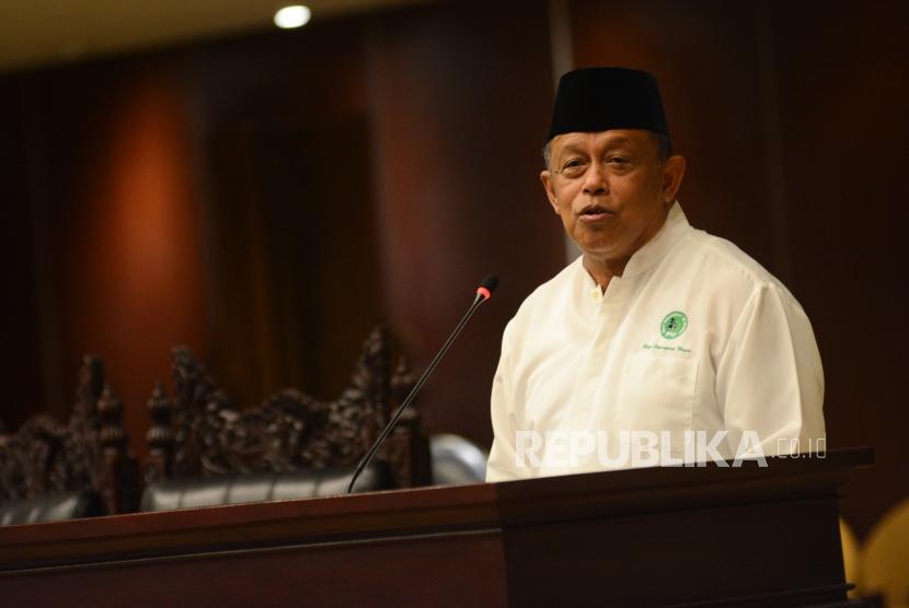 Ketua dewan penasehat IPHI Djoko Santoso menyampaikan sambutan saat acara Rakernas Ikatan Persaudaraan Haji Indonesia di Gedung Nusantara V, komplek DPR MPR,  Senayan, Jakarta, Sabtu (30/11).