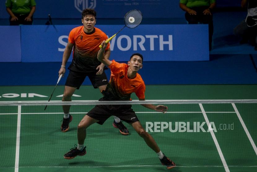 Pebulutangkis Indonesia Wahyu Nayaka Arya dan Ade Yusuf Santoso. Wahyu/Ade langsung tumbang pada babak pertama Malaysia Masters 2020.