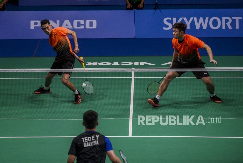 Pebulutangkis Indonesia Wahyu Nayaka Arya dan Ade Yusuf Santoso. Wahyu/Ade tumbang pada babak pertama Malaysia Masters 2020.