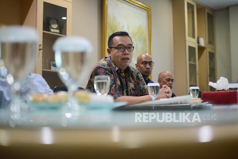 Presiden Direktur Repower Asia Indonesia Aulia Firdaus (kiri) berkunjung ke kantor Republika, Jalan Warung Buncit, Jakarta, Rabu (4/12).