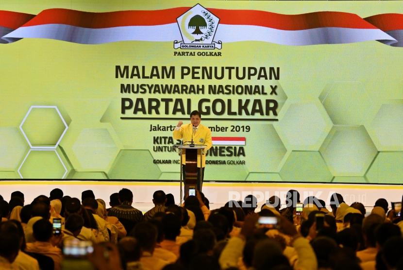 Ketua Umum Partai Golkar Airlangga Hartarto menyampaikan pidato saat penutupan Musyawarah Nasional (Munas) partai berlogo pohon beringin itu di Jakarta, Kamis (5/12/2019) malam.