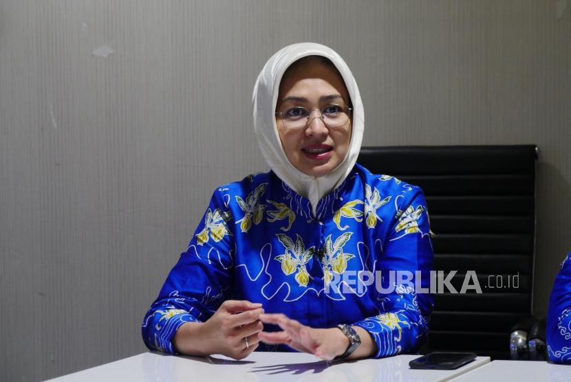 Wali Kota Tangerang Selatan, Airin Rachmi Diany. Pemerintah Kota Tangerang Selatan (Tangsel) sedang melakukan kajian untuk memutuskan Pembatasan Sosial Berskala Besar (PSBB) di Kota Tangsel.