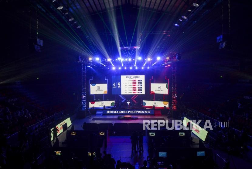 Suasana pertandingan babak penyisihan grup cabang olahraga E-sport kategori Tekken 7 di Filoil Fllying V Centre, Manila, Filipina, Selasa (10/12).