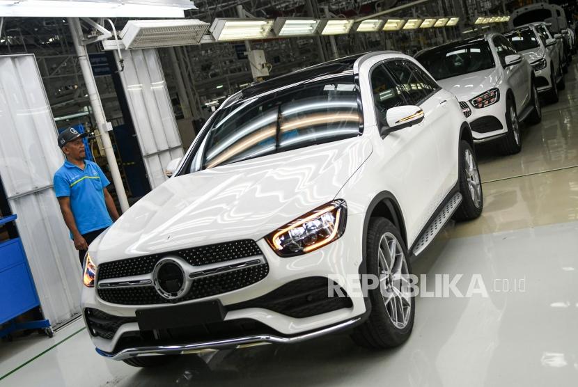 China Tunda Rencana Kenaikan Tarif Produk Otomotif AS. Foto ilustrasi mobil Mercedes.