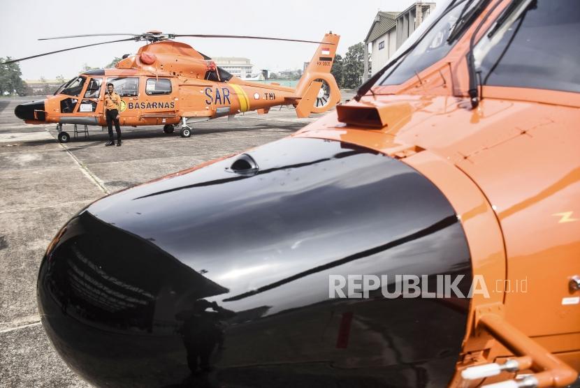 Helikopter Medium Intermediate AS365N3+ Dauphin milik Badan Nasional Pencarian dan Pertolongan (BASARNAS). 