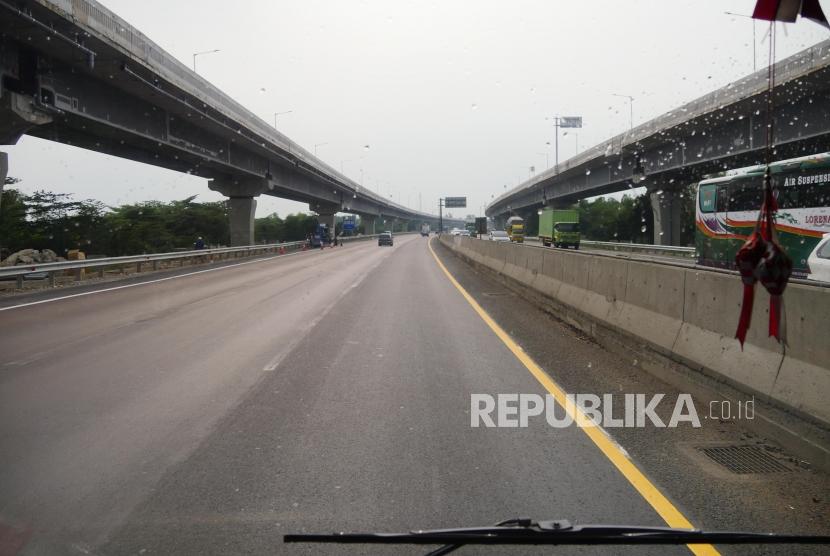 [Ilustrasi] Jalan tol Jakarta Cikampek jalur B (arah Jakarta).