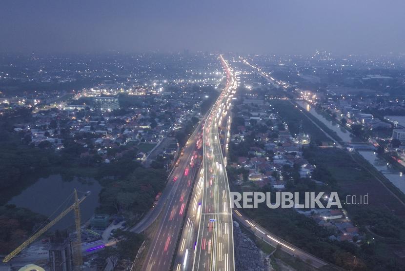 Foto Udara Tol layang Jakarta-Cikampek (Japek) II di Tambun, Kabupaten Bekasi, Jawa Barat.