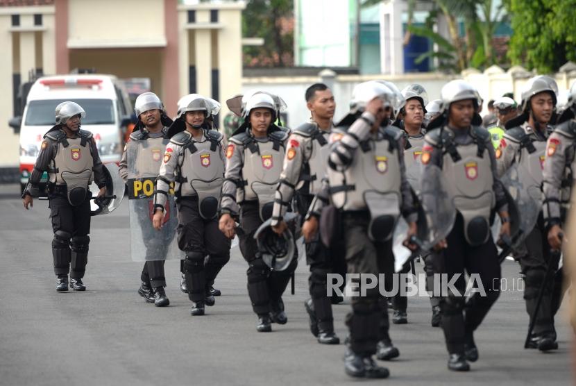 Personel kepolisian bersiap melaksanakan Operasi Lilin Progo (ilustrasi)