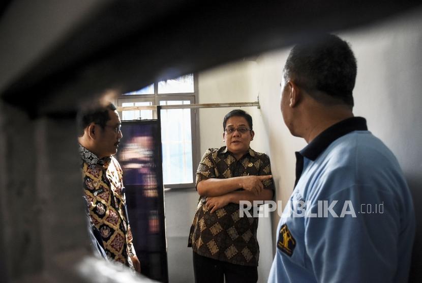 Anggota Kelompok Ahli Badan Narkotika Nasional (BNN), Prof Adrianus Meliala (tengah).