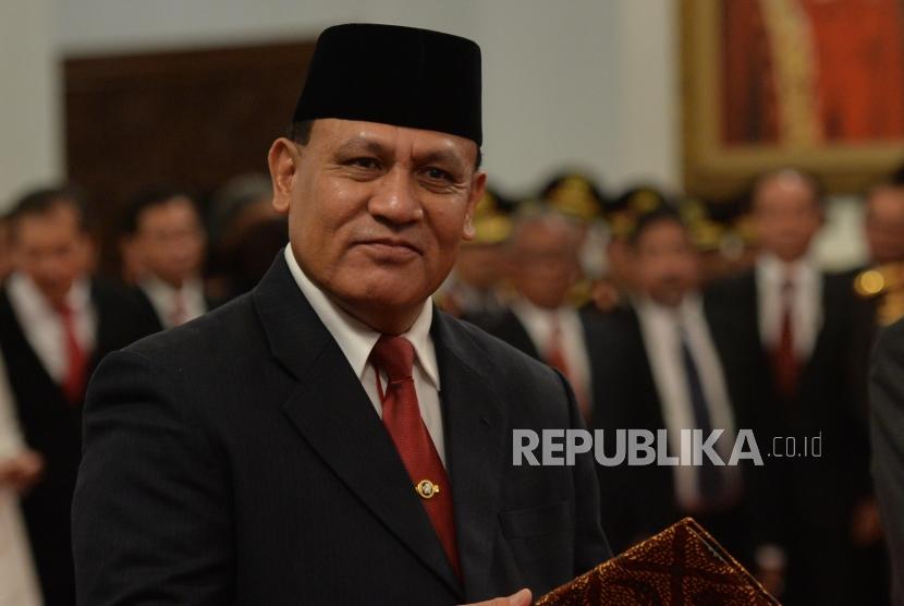 Pelantikan Pimpinan KPK. Ketua KPK periode 2019-2023 Firli Bahuri saat dilantik oleh Presiden Joko Widodo di Istana Negara, Jakarta, Jumat (20/12).