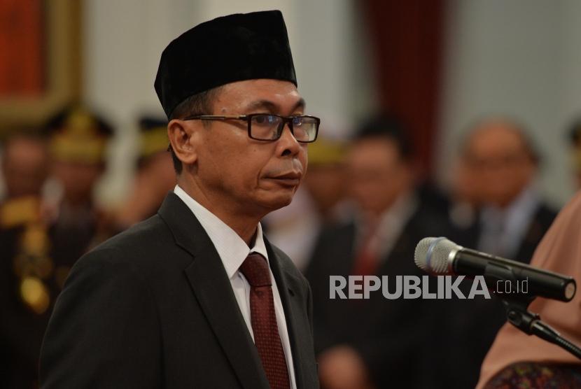 Pelantikan Pimpinan KPK. Pimpinan KPK periode 2019-2023 Nawawi Pomolango saat dilantik oleh Presiden Joko Widodo di Istana Negara, Jakarta, Jumat (20/12).