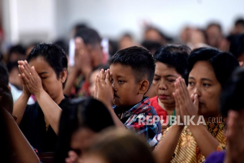 Misa Natal (ilustrasi). Ribuan jemaat Gereja Masehi Injili di Minahasa (GMIM) merayakan Natal 2020 secara daring, guna memutus penyebaran Covid-19 di Provinsi Sulawesi Utara.