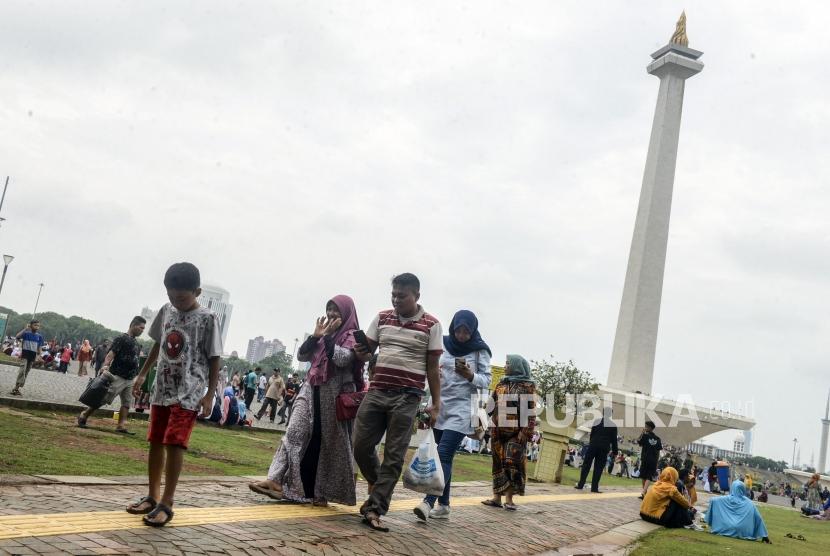 Proses revitalisasi Monas akan bersamaan dengan revitalisasi Masjid Istiqlal dan kawasan di sekitar Lapangan Banteng. Ketiga wilayah tersebut nantinya akan terhubung dengan jalur pejalan kaki yang lebar (Foto: kawasan Monas)