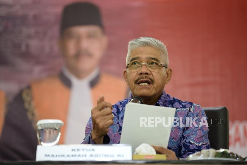 Ketua Mahkamah Agung (MA) Hatta Ali menyampaikan refleksi akhir tahun MA 2019 di Kantor MA, Jakarta, Jumat (272019).