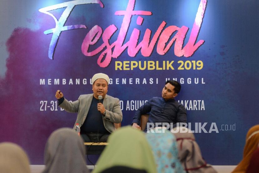 Ustadz Fahmi Salim menyampaikan tausiyah di acara Festival Republik 2019 di Masjid Agung At-Tin, Jakarta, Jumat (27/12).