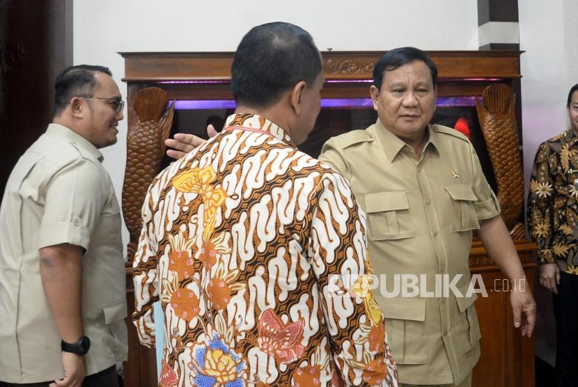 Menhan Prabowo Subianto seusai konferensi pers terkait kasus Natuna di Kemenko Polhukam, Jakarta, Jumat (3/1).