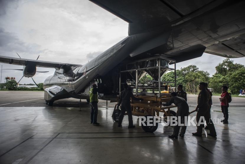 Pesawat CN-295 TNI AU di  Skadron Udara 2 Lanud Halim Perdanakusuma, Jakarta Timur, Jumat (3/1/2020).