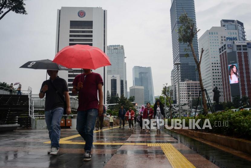BMKG ingatkan potensi hujan dan angin kencang di sejumlah provinsi termasuk Jakarta. Ilustrasi.