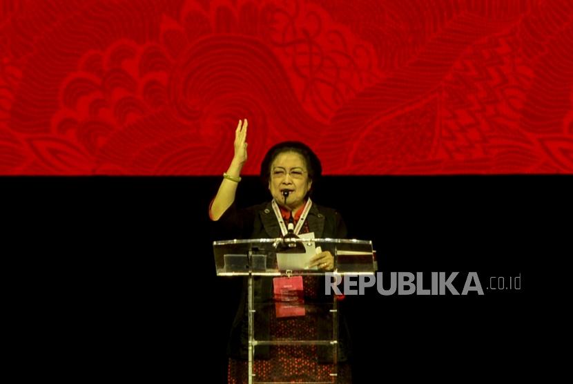 Ketua Umum Partai Demokrasi Indonesia Perjuangan (PDIP) Megawati Soekarnoputri menyampaikan pidato politik pada pembukaan Rapat Kerja Nasional (Rakernas) I PDIP di Jakarta, Jumat (10/1).
