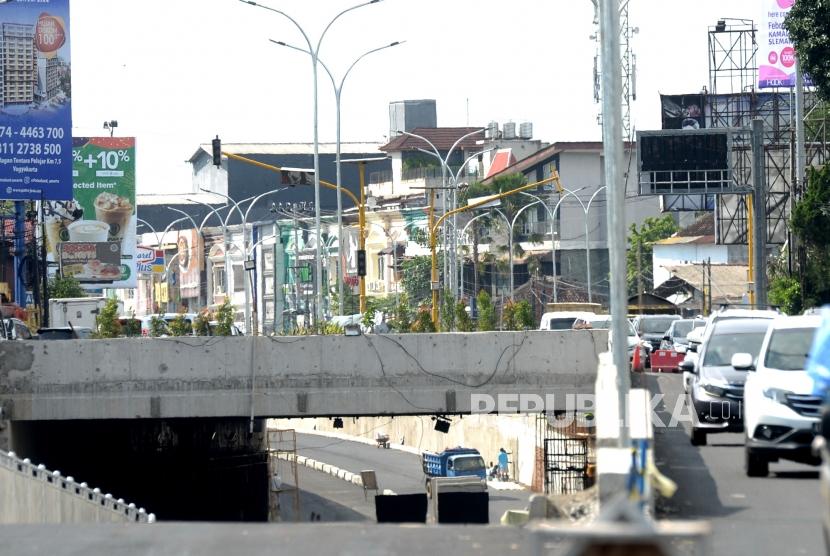 Proyek pengerjaan underpass kentungan di Yogyakarta, Selasa (14/1). Kepala Pelaksana Proyek Underpass Kentungan PT Istaka Karya, Budi Suharno, mengatakan, pengerjaan underpass sudah hampir rampung. 