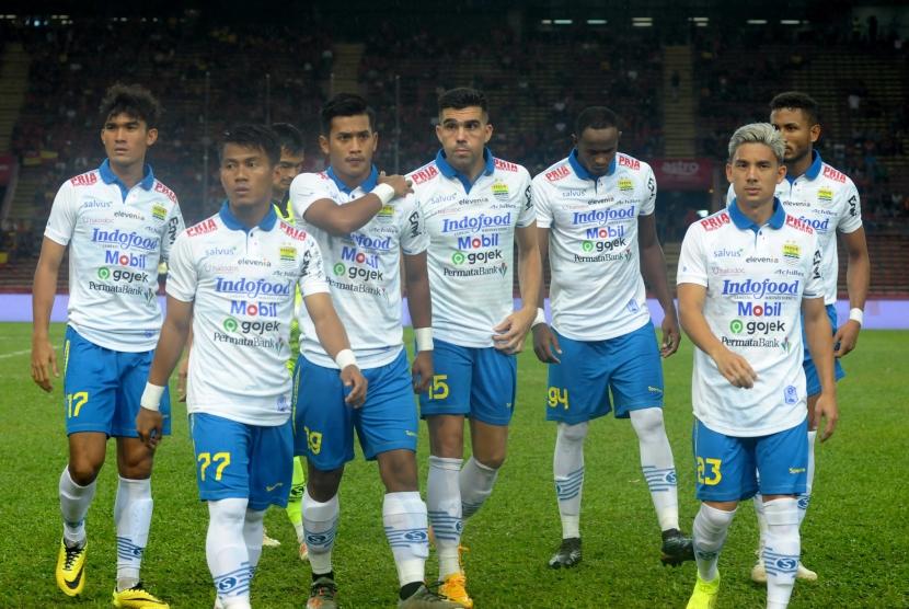 Para pemain Persib Bandung bersiap berlaga melawan Selangor FC pada Kejuaraan Asia Challenge Cup 2020 di Stadion Shah Alam, Selangor, Malaysia, Sabtu (18/1/2020).