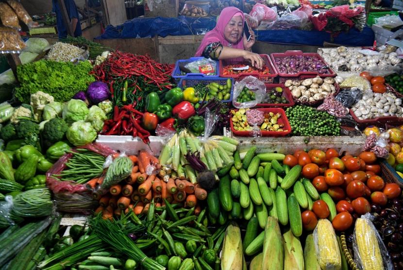 Stok Sayuran Membusuk, Pedagang Pasar Induk Garut Rugi. Foto ilustrasi.