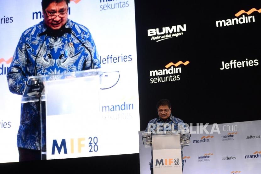 Menko Perekonomian Airlangga Hartarto memberikan keynote speech dalam acara Mandiri Investment Forum 2020 di Jakarta, Rabu (5/2).