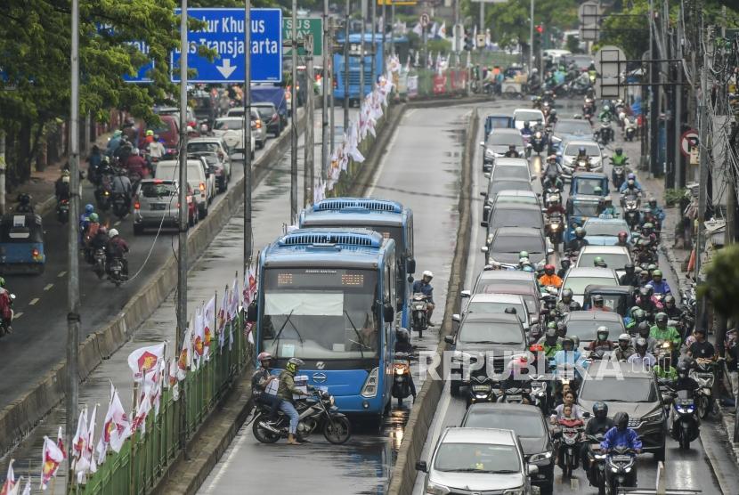 Demo DPRD DKI Jakarta, Tiga Rute Transjakarta Dialihkan (Foto: transjakarta)