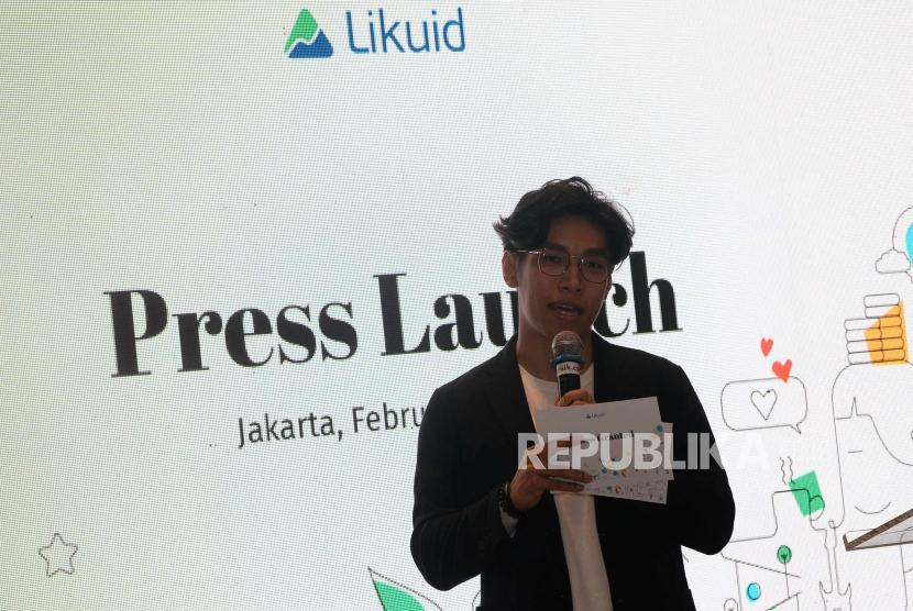 CEO Likuid Kenneth Tali memberikan sambutan pada acara peluncuran online paltform pendanaan dan investasi Crowdfunding di Jakarta, Kamis (6/2).