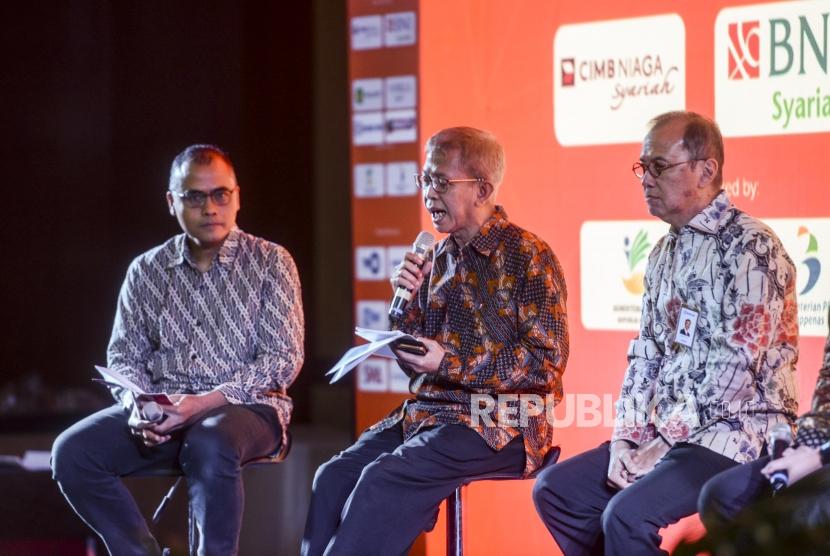Pemimpin Redaksi Republika Irfan Junaidi bersama Deputi Bidang Ekonomi Bappenas Bambang Prijambodo, Direktur IT BRI Indra Utoyo.