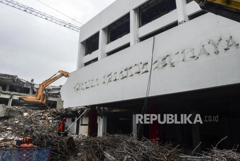 Proyek revitalisasi kawasan Taman Ismail Marzuki (TIM). Ketua DPRD DKI Jakarta akan memenuhi panggilan Komisi V DPR soal revitalisasi TIM, Rabu (19/2).